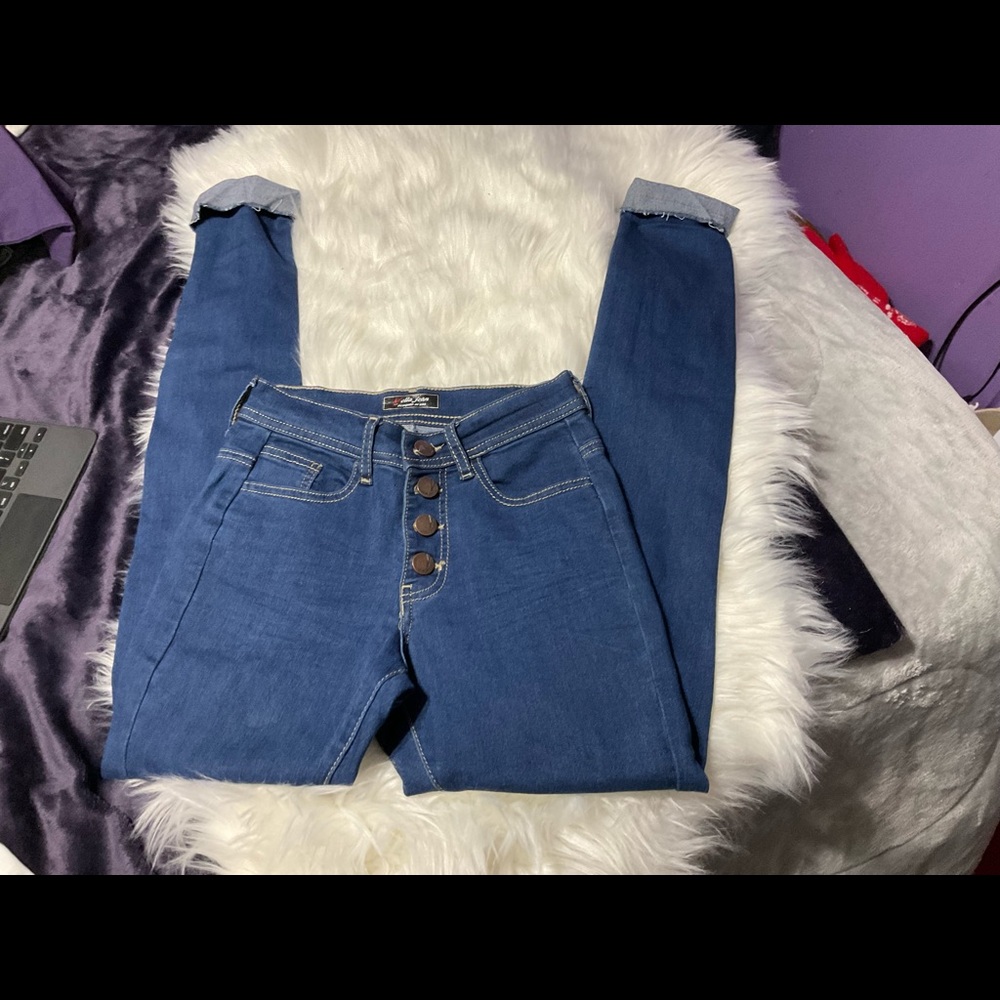 Colombiana butt lifting jeans
